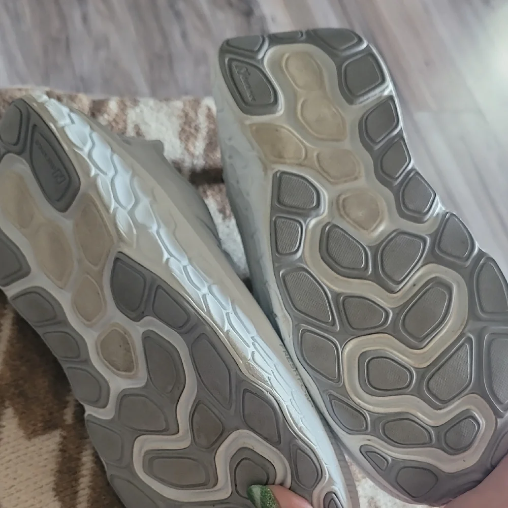 Women's New Balance Fresh Foam Kaiha Road Sneakers Size 9 Wide - Picture 3 of 7